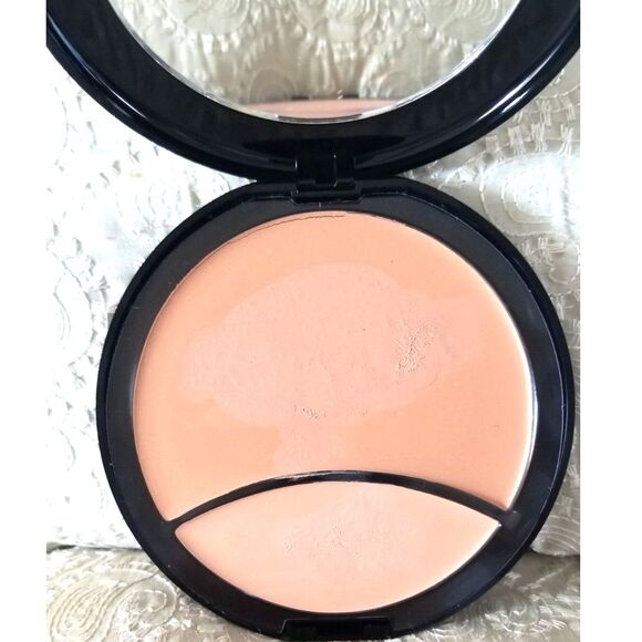 Signature Club A Foundation 1.2 oz SHADE MEDIUM - Picture 1 of 3